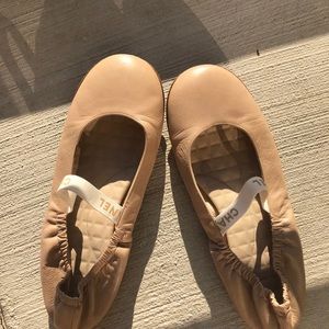 👑 Chanel 👑 nude flats
